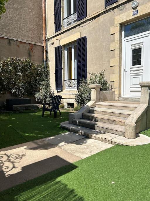 Tres Grand Appartement Ancien Avec Petit Jardin Nevers Exteriér fotografie